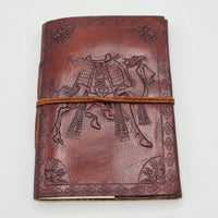 Usnjen dnevnik/zvezek z ročno izdelanim papirjem 8,5x12,5x1 cm